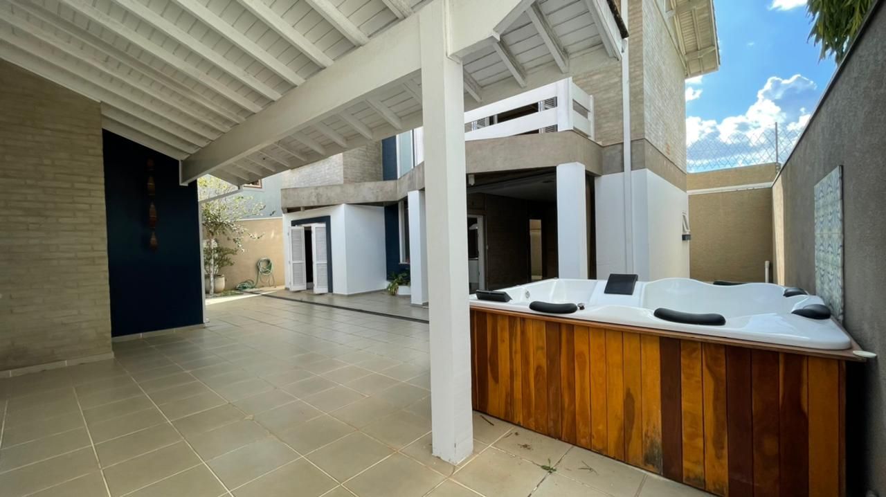 Casa de Condomínio à venda com 4 quartos, 450m² - Foto 41