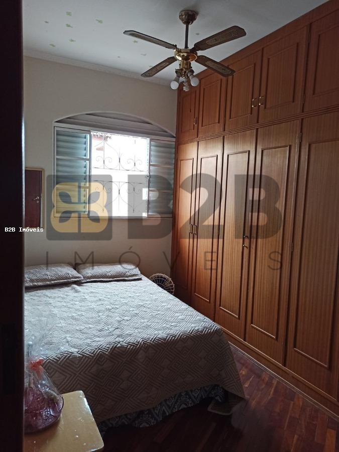 Casa à venda com 3 quartos, 310m² - Foto 9