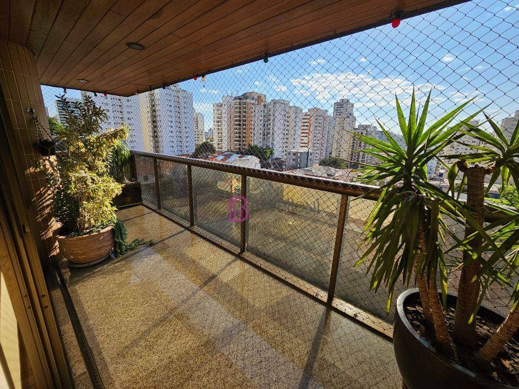 Apartamento à venda com 4 quartos, 240m² - Foto 4