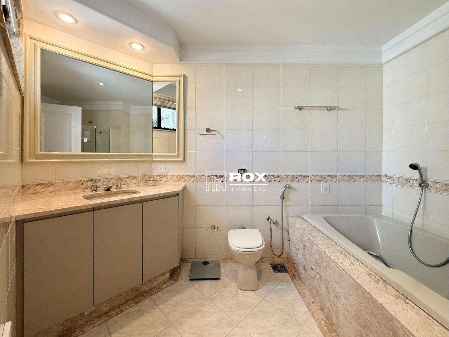 Apartamento para alugar com 4 quartos, 428m² - Foto 28