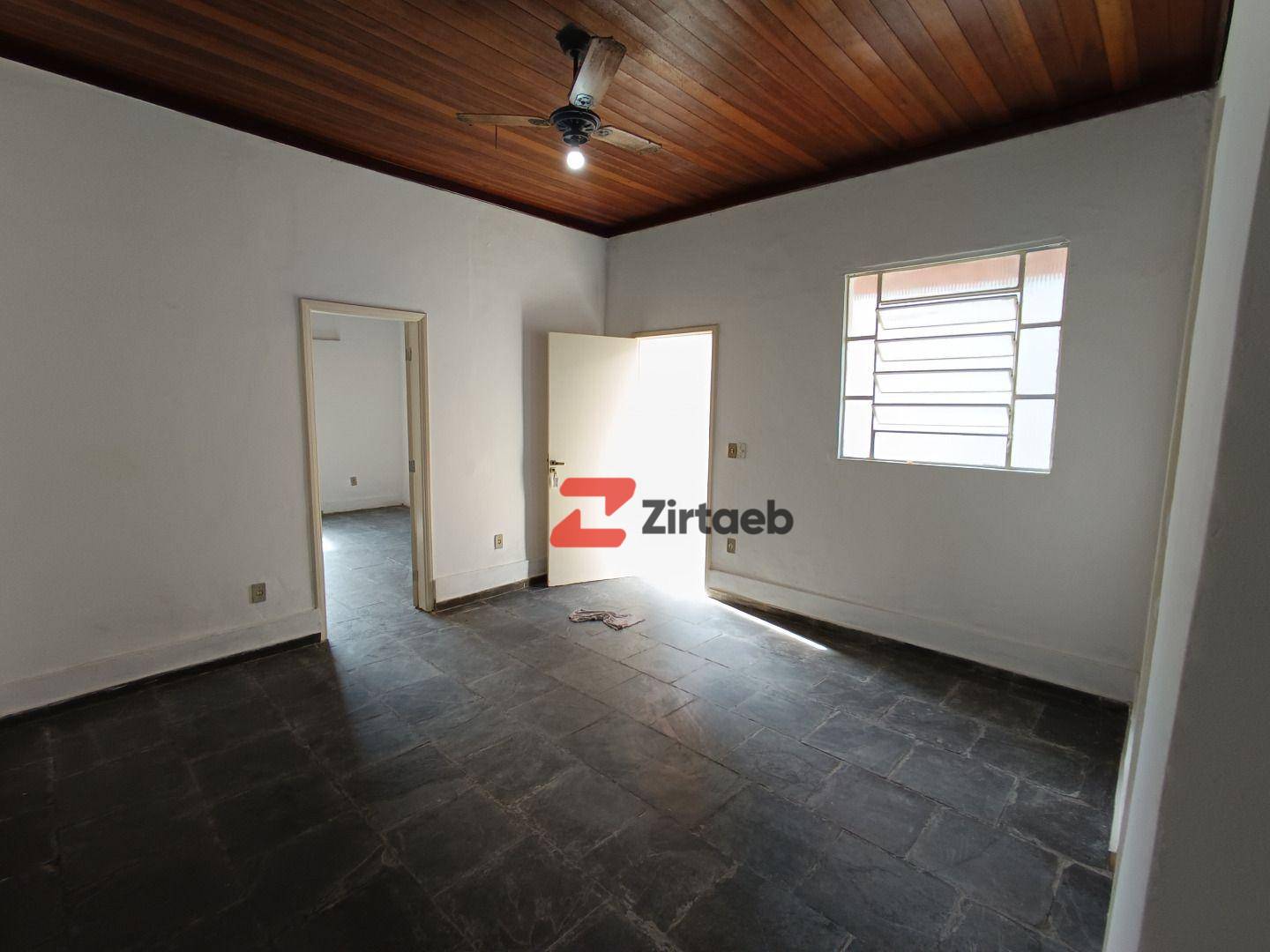 Casa para alugar com 3 quartos, 96m² - Foto 1