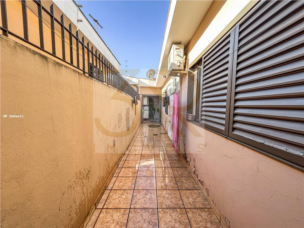 Casa à venda com 2 quartos, 200m² - Foto 4