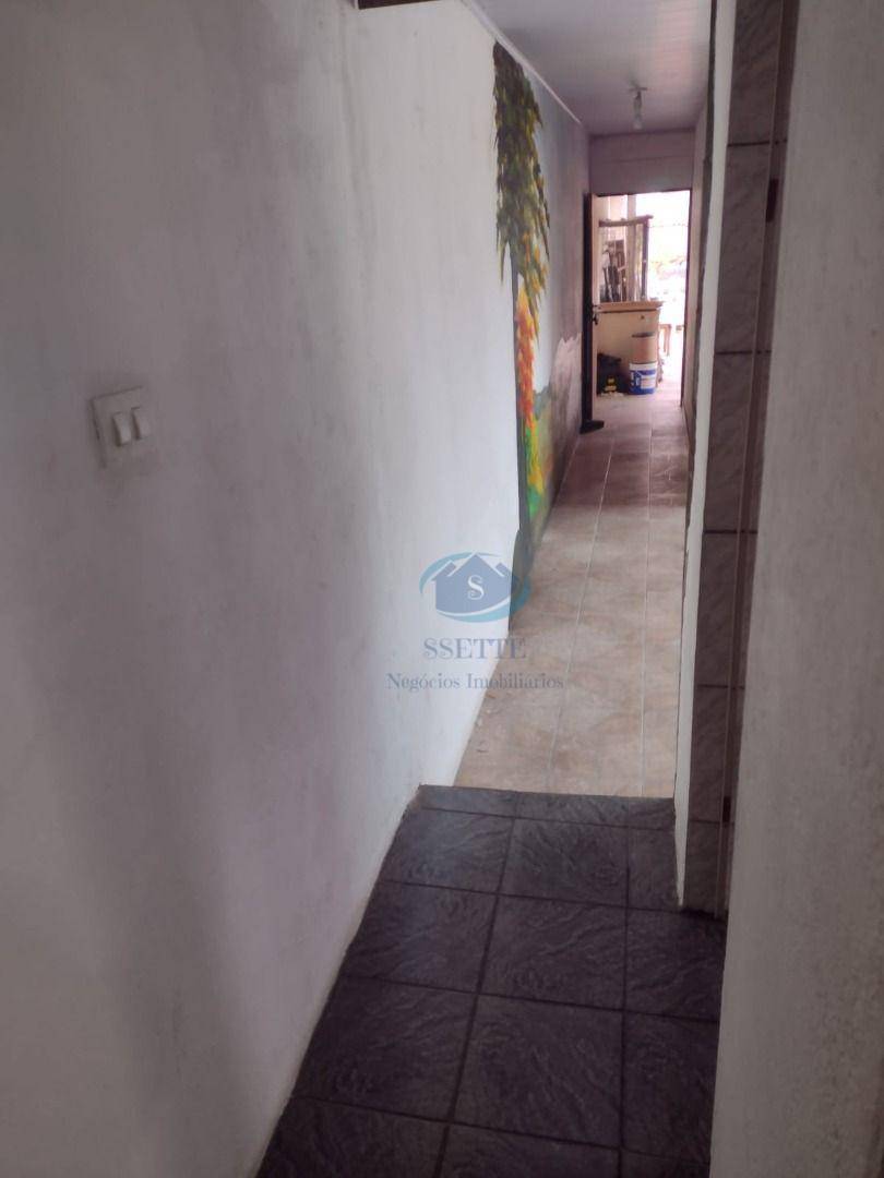 Casa à venda com 2 quartos, 140m² - Foto 2