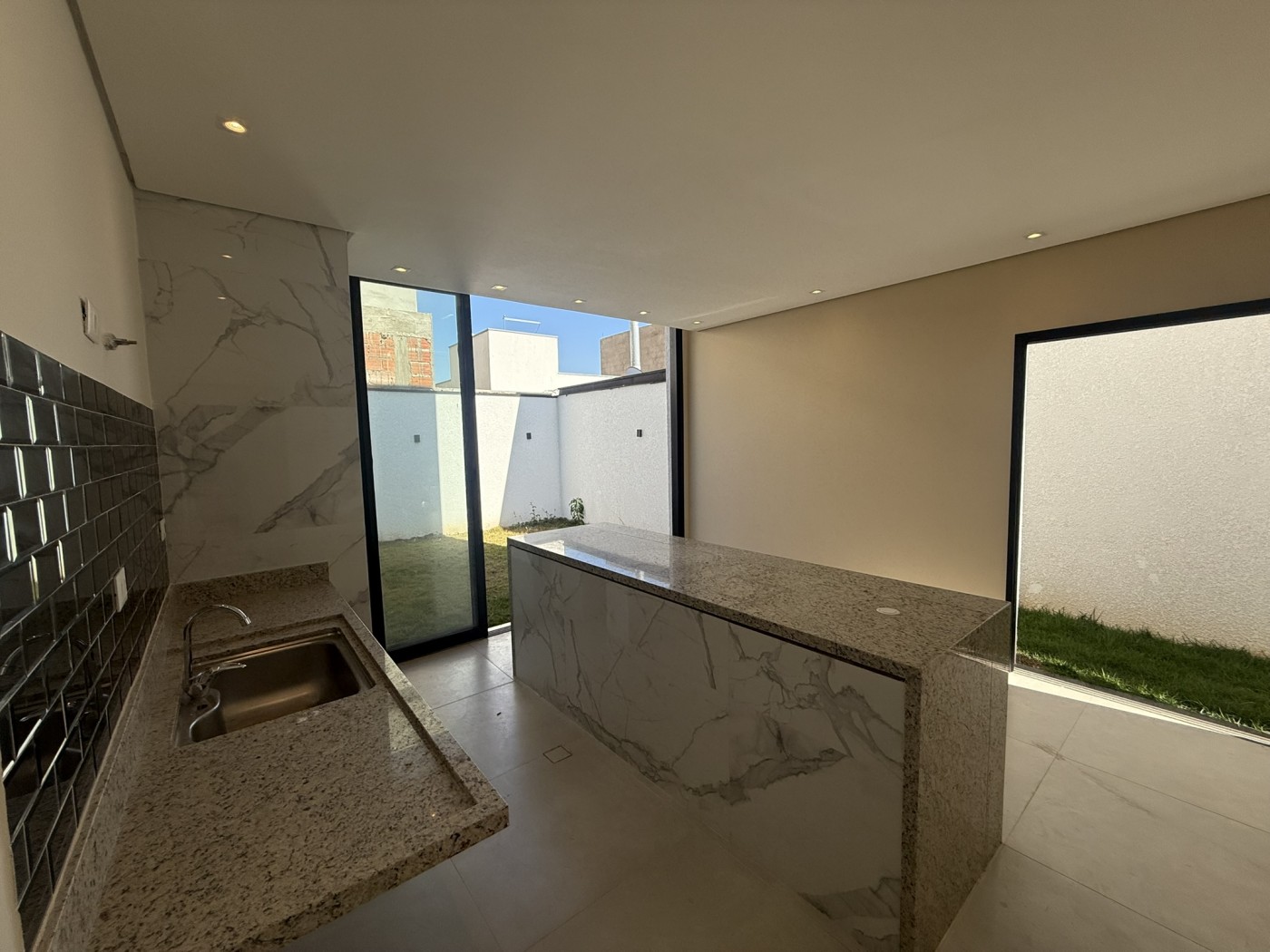 Casa à venda com 3 quartos, 123m² - Foto 11