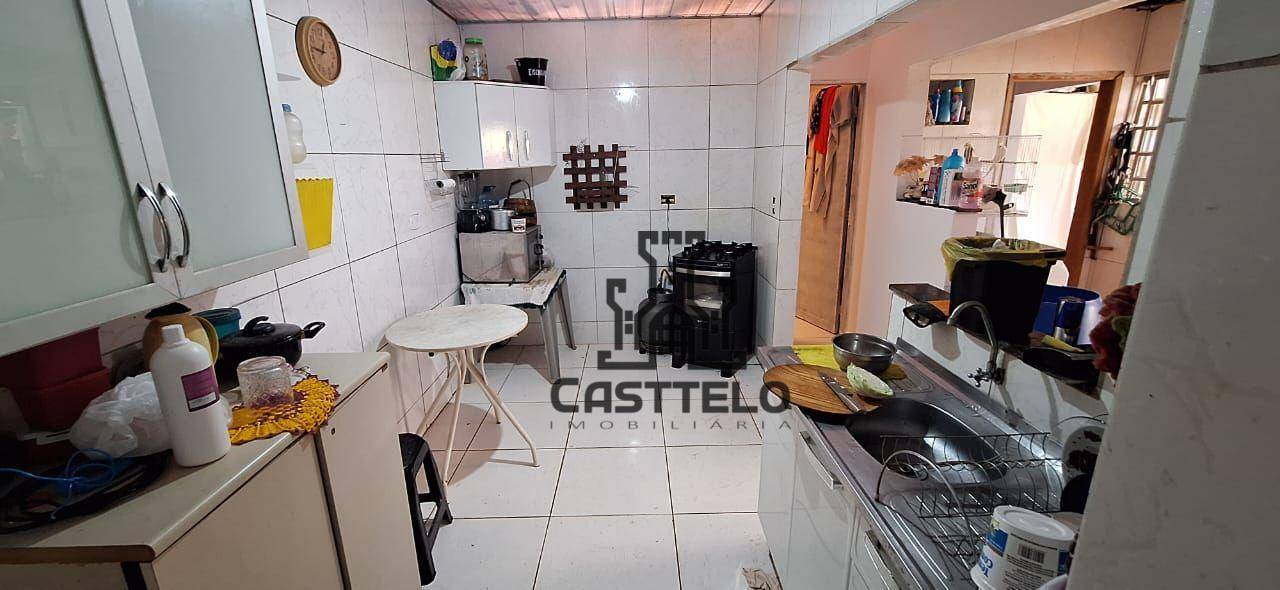 Casa à venda com 2 quartos, 72m² - Foto 2