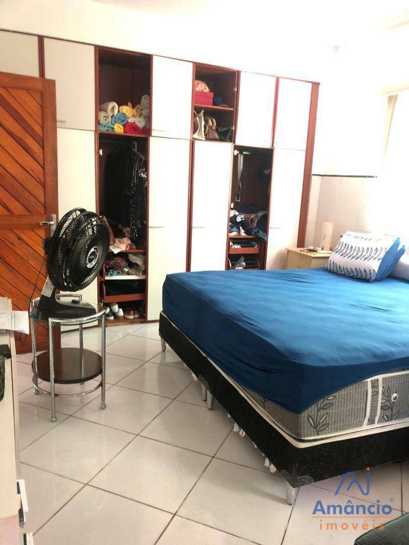 Casa à venda com 3 quartos, 290m² - Foto 20