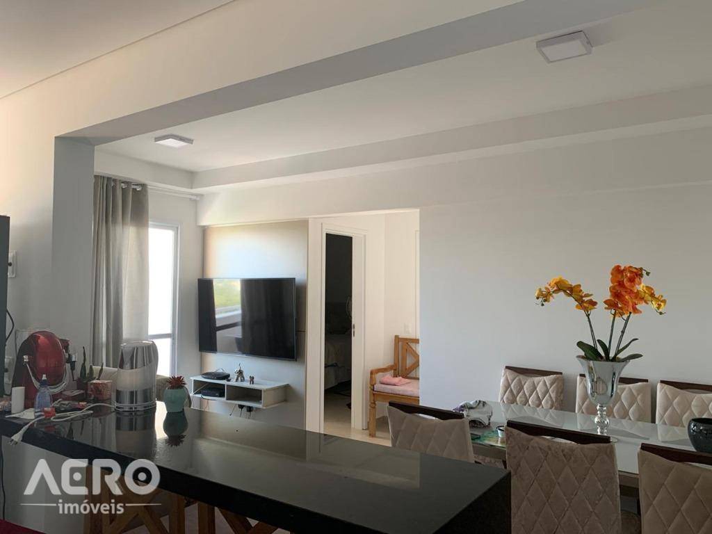 Apartamento à venda com 2 quartos, 61m² - Foto 1