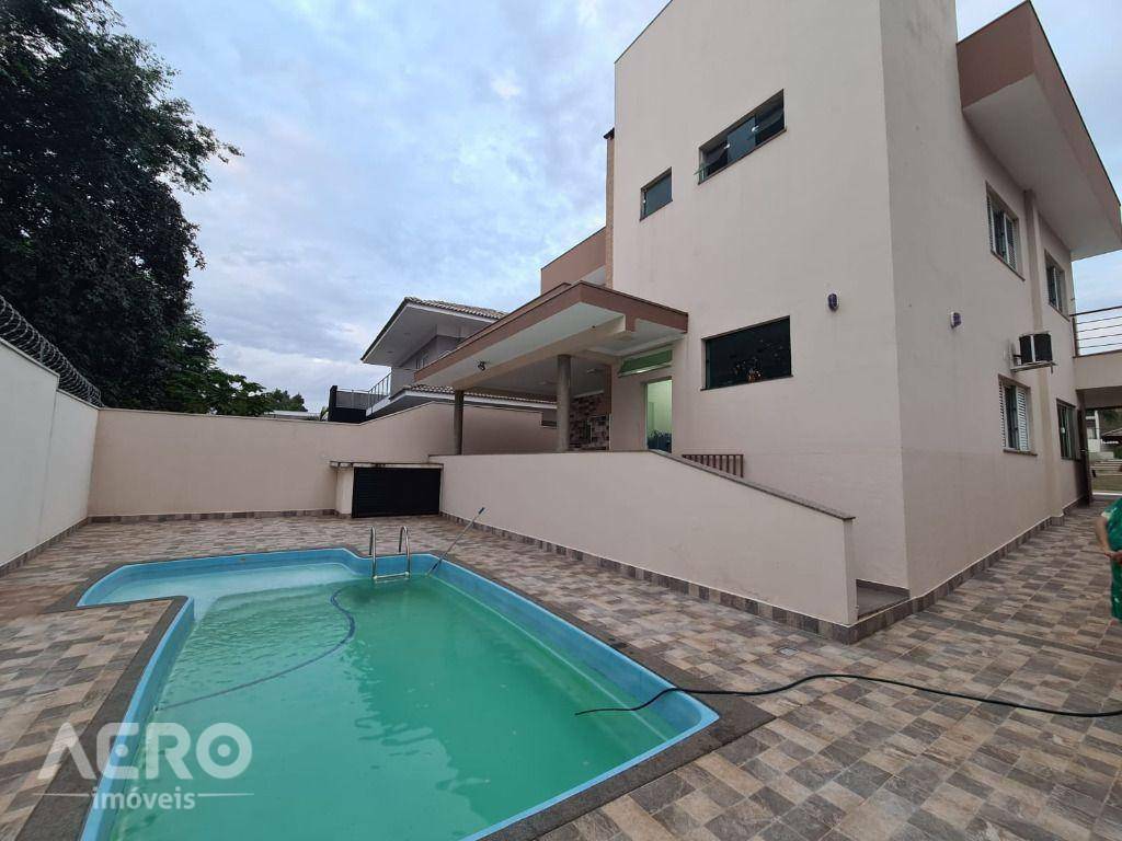 Casa de Condomínio à venda com 4 quartos, 272m² - Foto 1