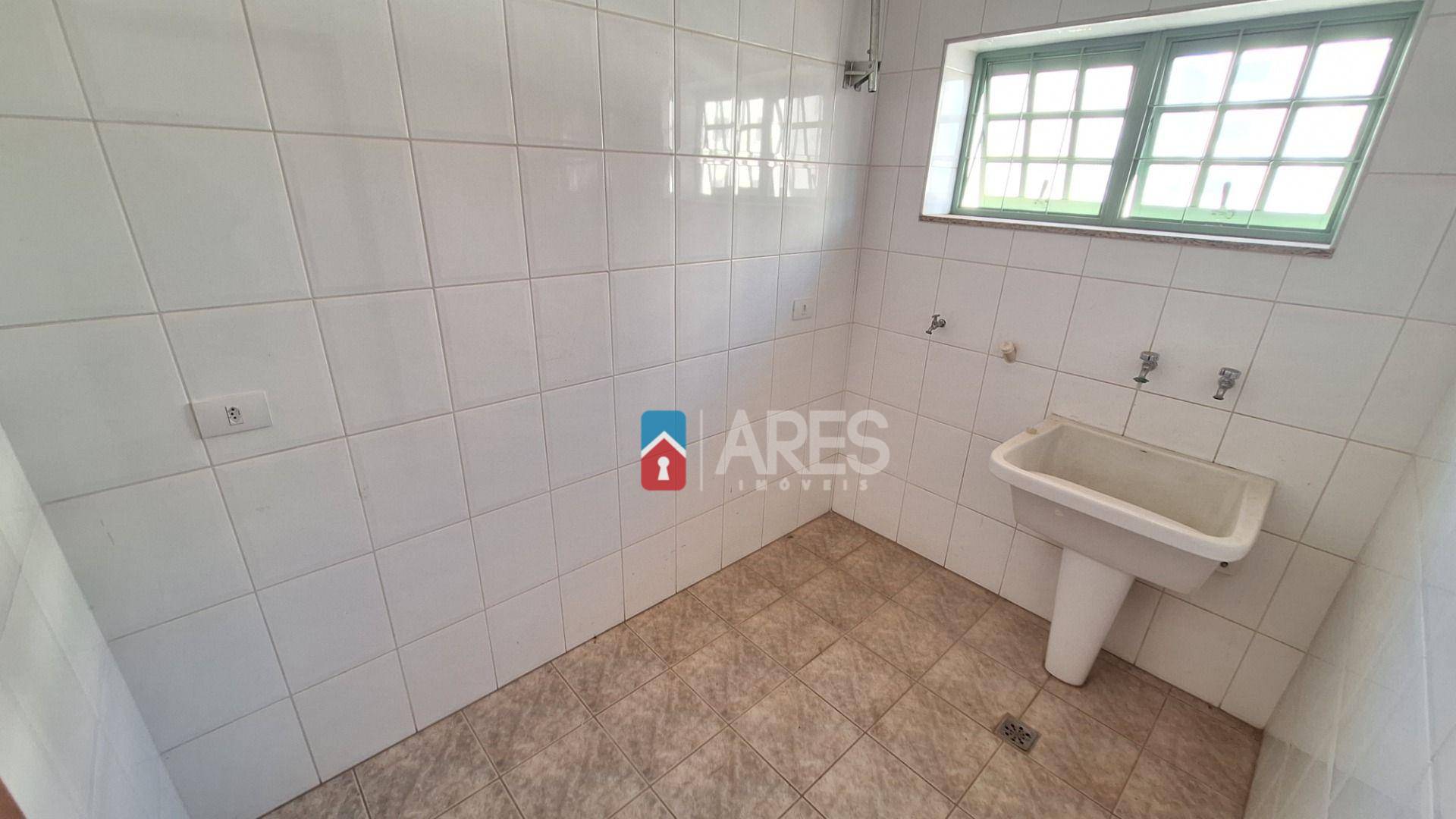 Casa para alugar com 2 quartos, 100m² - Foto 4