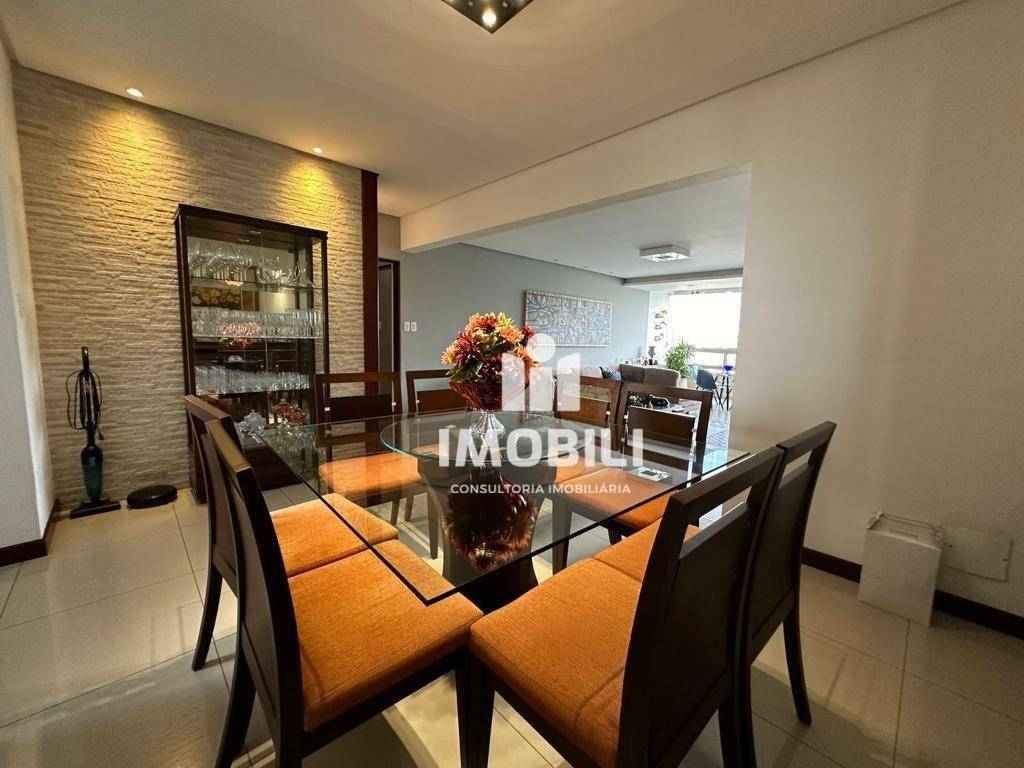 Apartamento à venda com 3 quartos, 200m² - Foto 4