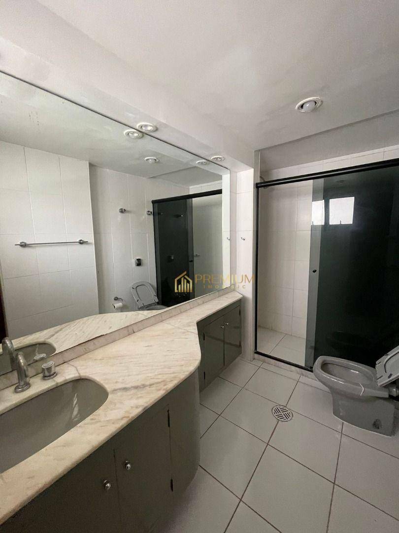 Apartamento à venda com 3 quartos, 215m² - Foto 3