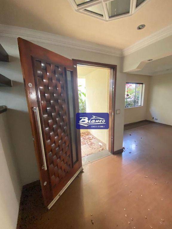 Casa para alugar com 4 quartos, 280m² - Foto 5