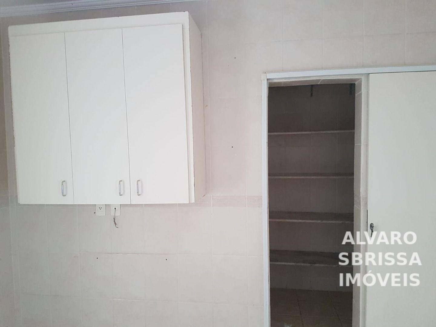 Casa de Condomínio para alugar com 4 quartos, 312m² - Foto 4