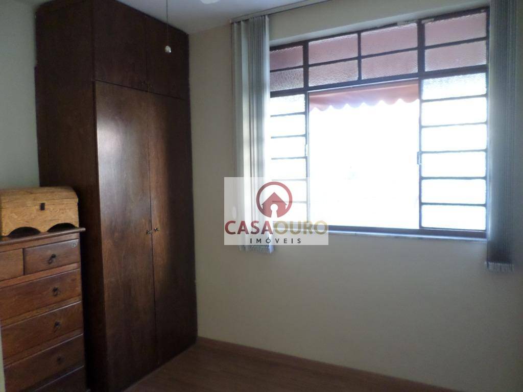 Casa à venda com 6 quartos, 200m² - Foto 23