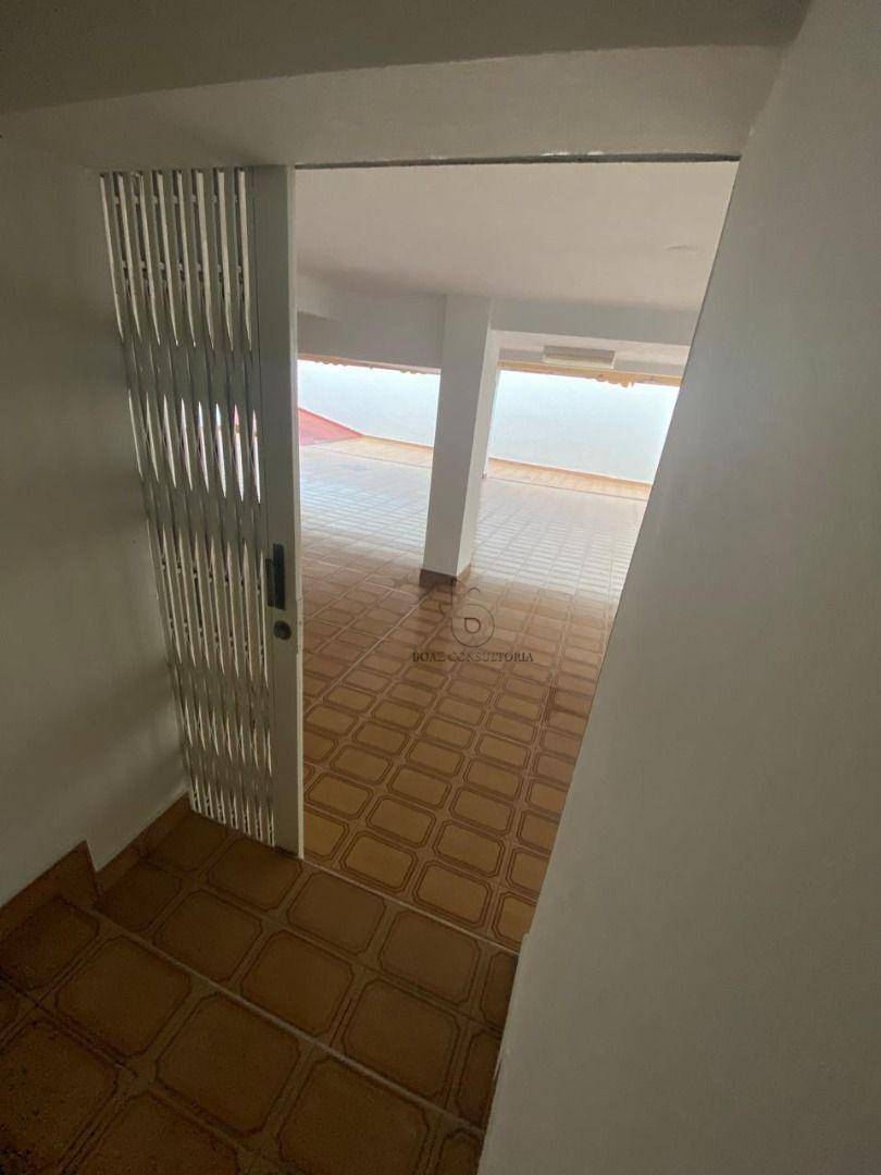 Casa para alugar com 3 quartos, 333m² - Foto 14