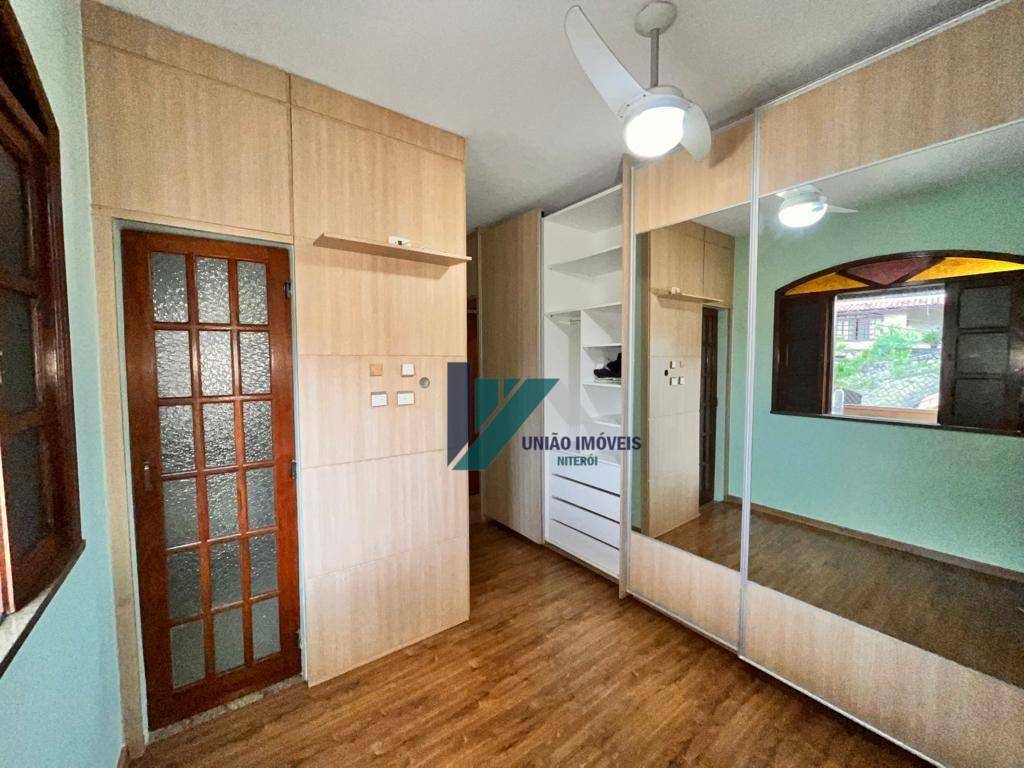 Casa de Condomínio à venda com 3 quartos, 225m² - Foto 30