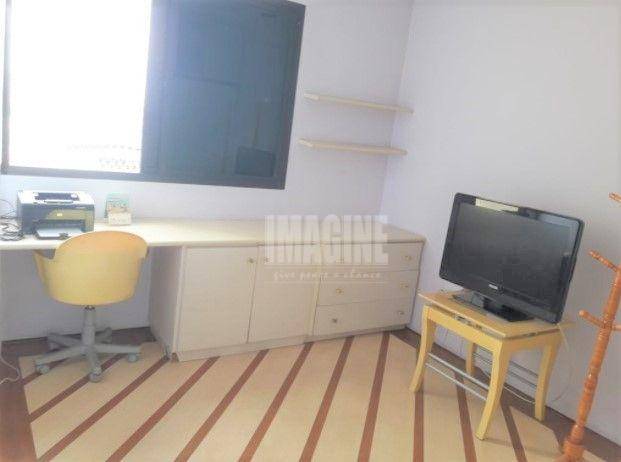 Apartamento à venda com 3 quartos, 136m² - Foto 9