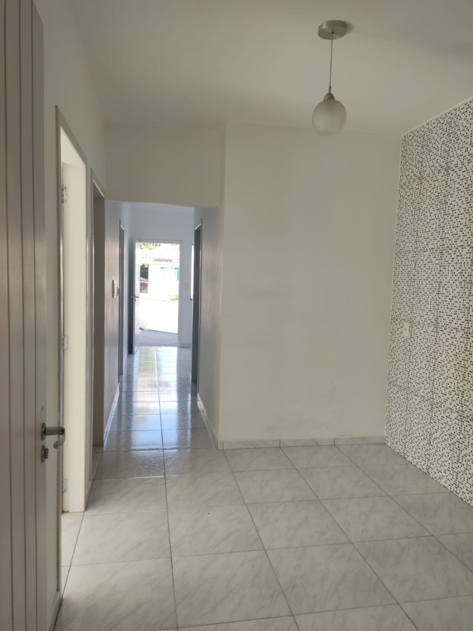 Casa à venda com 3 quartos, 50m² - Foto 2