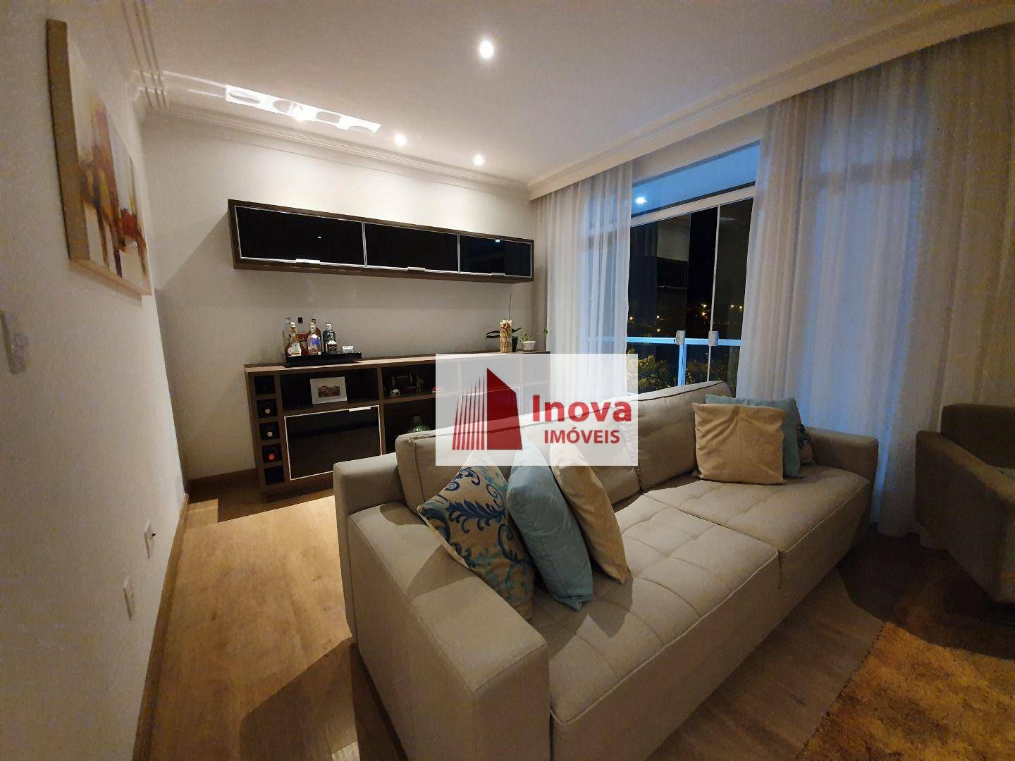 Apartamento à venda com 3 quartos, 140m² - Foto 4