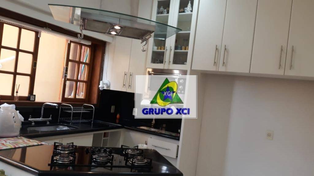 Casa à venda e aluguel com 3 quartos, 280m² - Foto 4