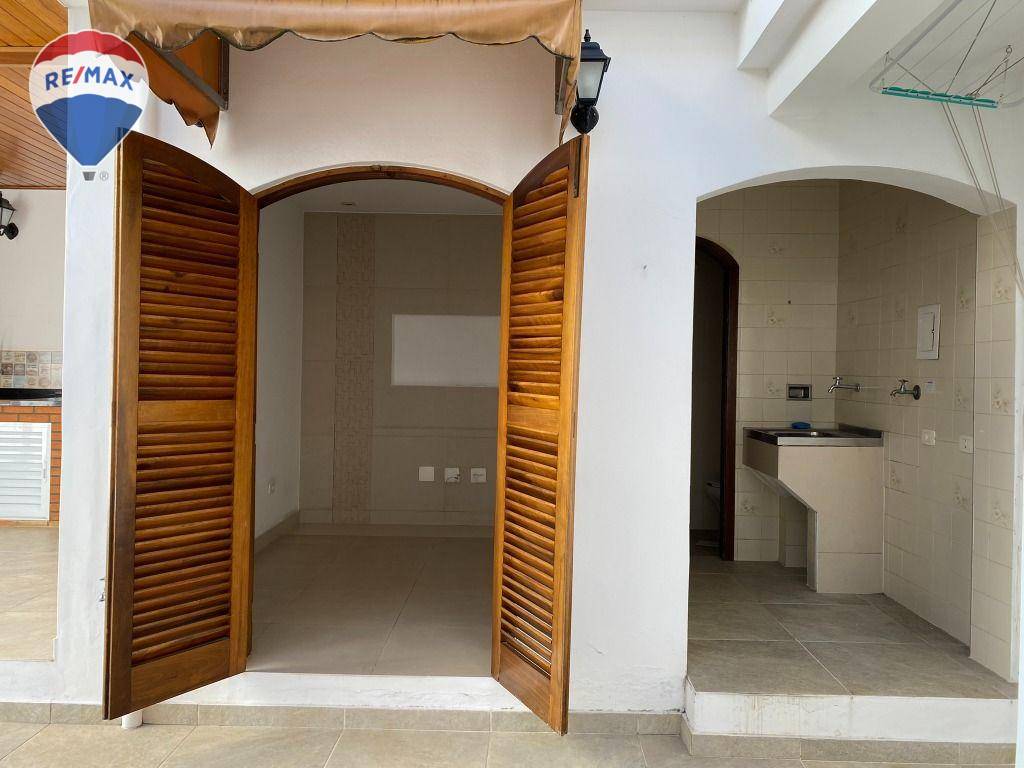 Casa para alugar com 5 quartos, 282m² - Foto 17