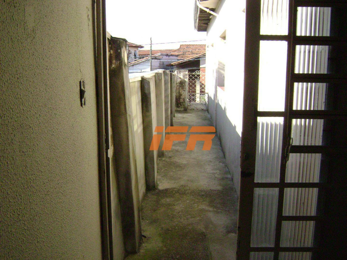 Casa à venda e aluguel com 4 quartos, 300m² - Foto 9