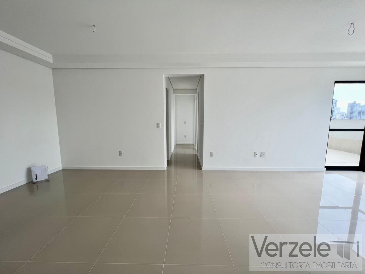 Apartamento à venda com 3 quartos, 179m² - Foto 37