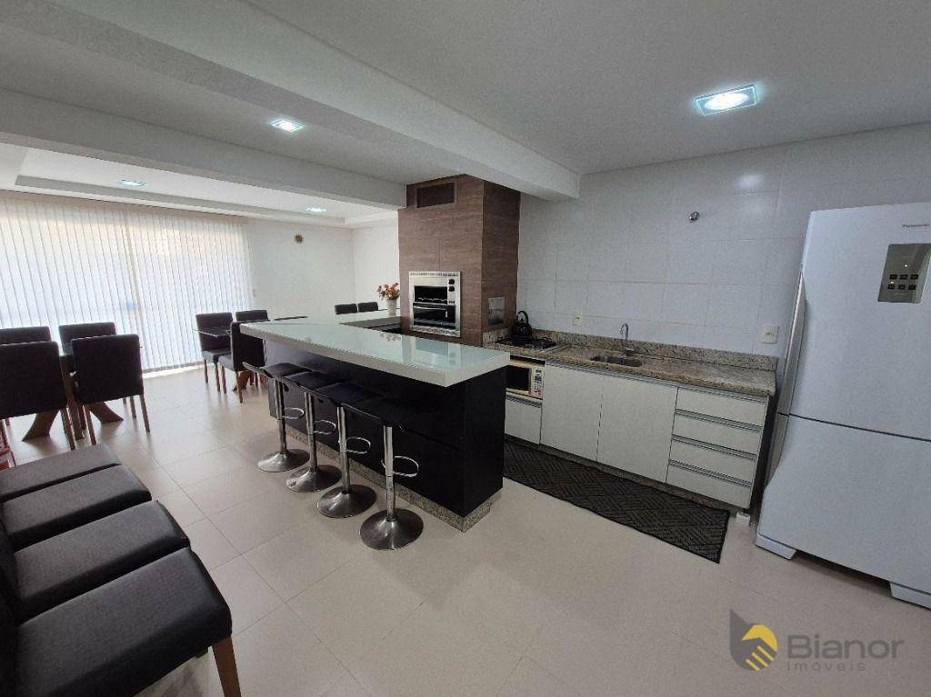 Apartamento para alugar com 2 quartos, 70m² - Foto 17