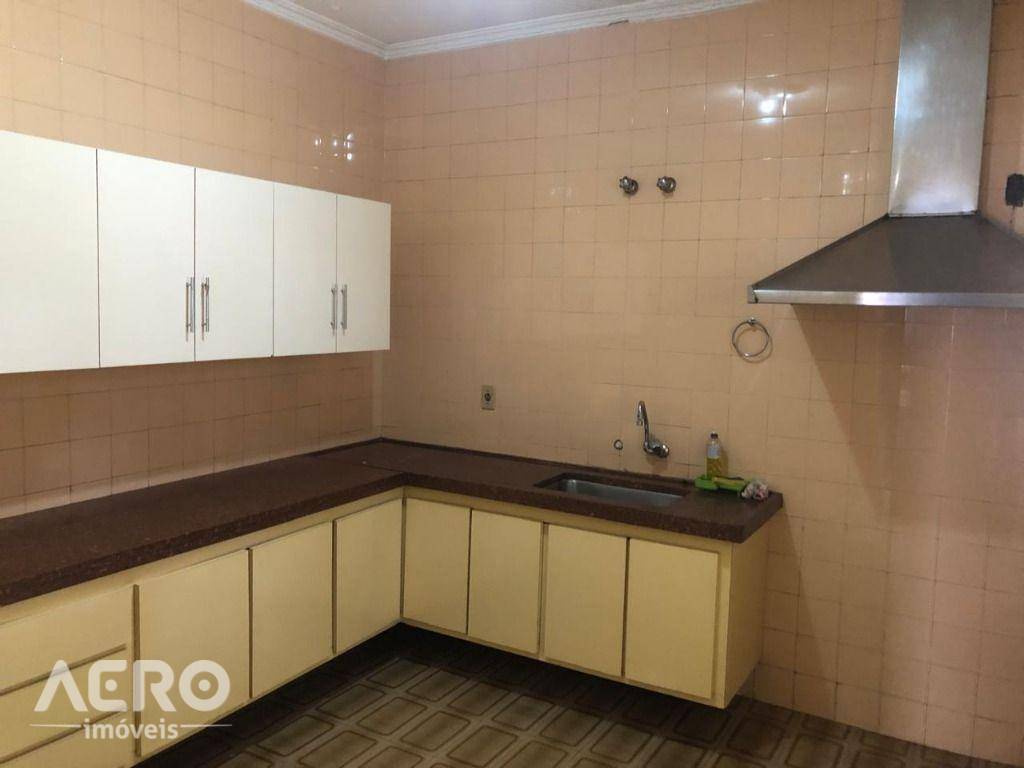 Casa à venda com 2 quartos, 170m² - Foto 7