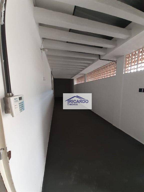 Casa para alugar com 4 quartos, 240m² - Foto 35