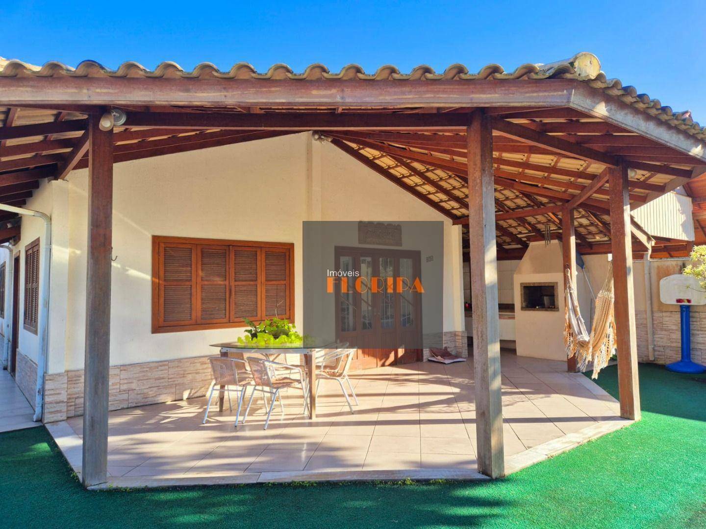 Casa à venda com 4 quartos, 200m² - Foto 2