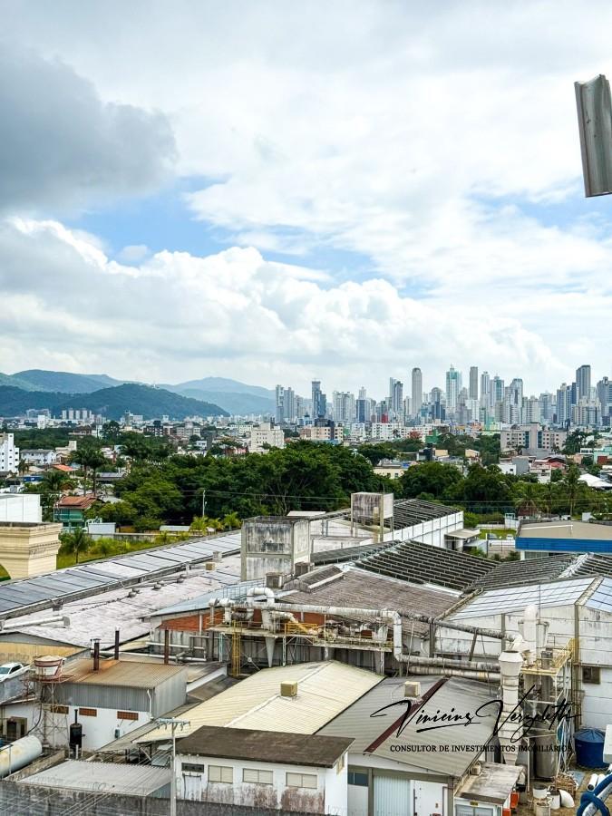 Apartamento para alugar com 3 quartos, 140m² - Foto 16