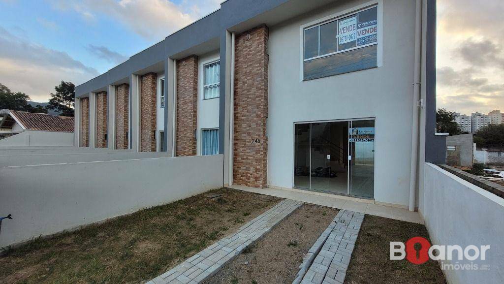 Casa à venda com 3 quartos, 134m² - Foto 1