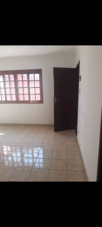 Casa à venda com 5 quartos, 260m² - Foto 2