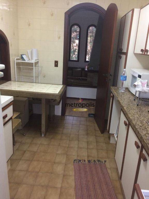 Casa de Condomínio para alugar com 5 quartos, 300m² - Foto 11