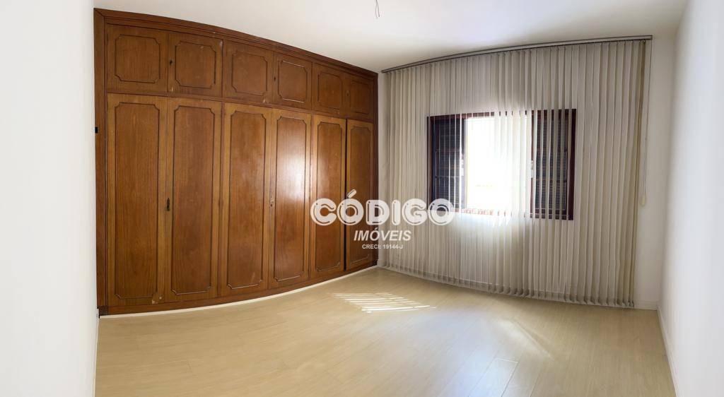 Casa à venda e aluguel com 3 quartos, 235m² - Foto 12