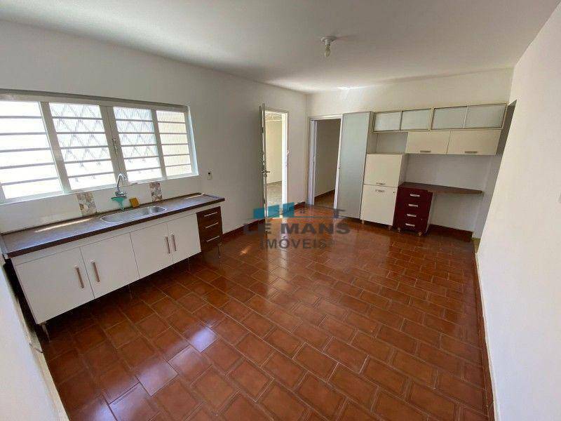 Casa à venda com 4 quartos, 182m² - Foto 1