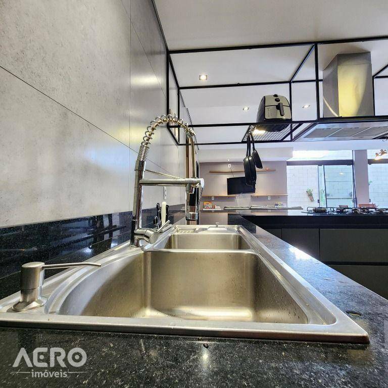 Casa à venda e aluguel com 3 quartos, 395m² - Foto 21