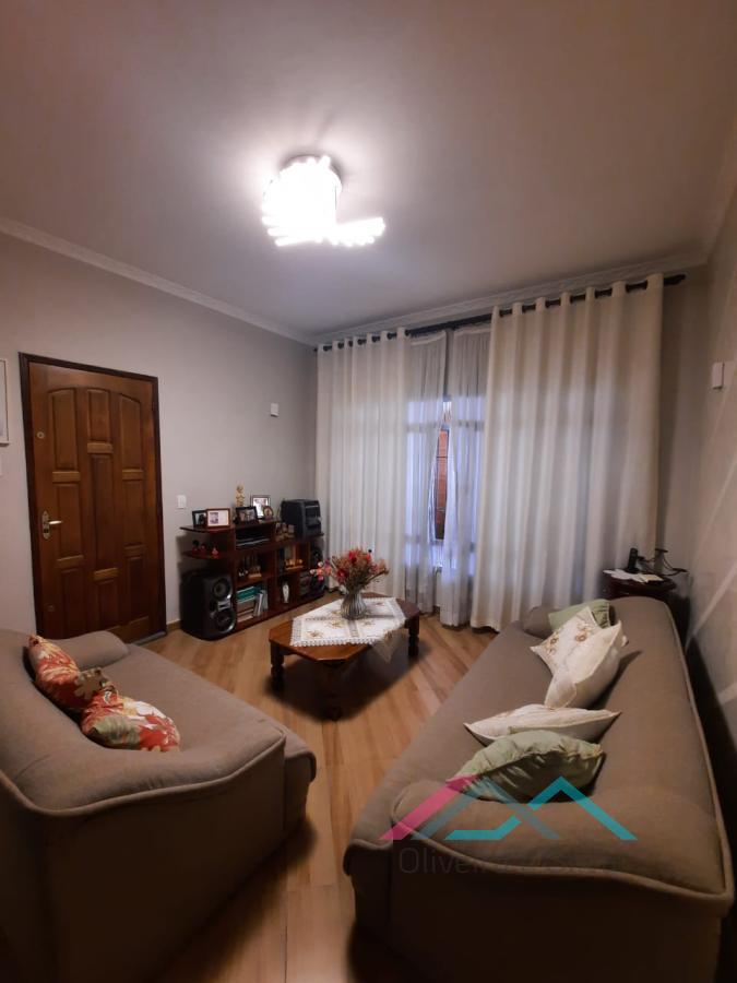 Casa à venda com 3 quartos, 206m² - Foto 1