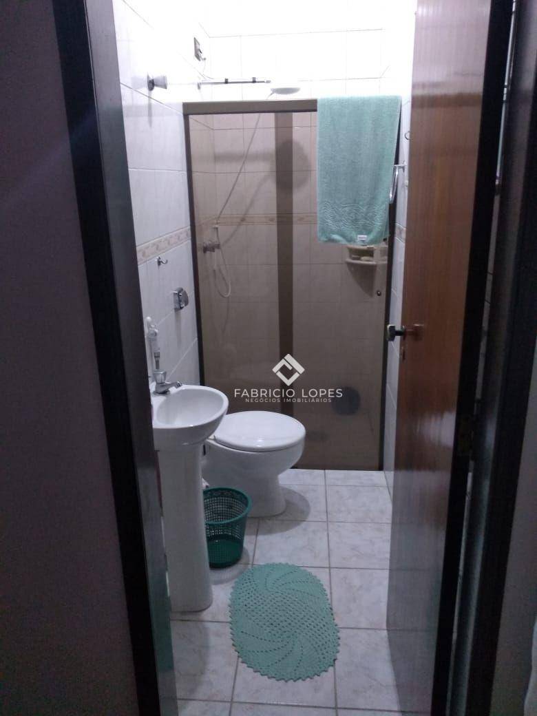 Casa para alugar com 3 quartos, 120m² - Foto 2