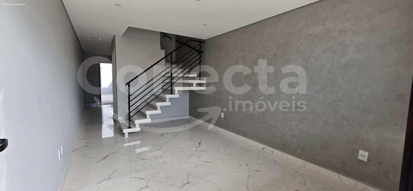 Casa à venda com 2 quartos, 80m² - Foto 4