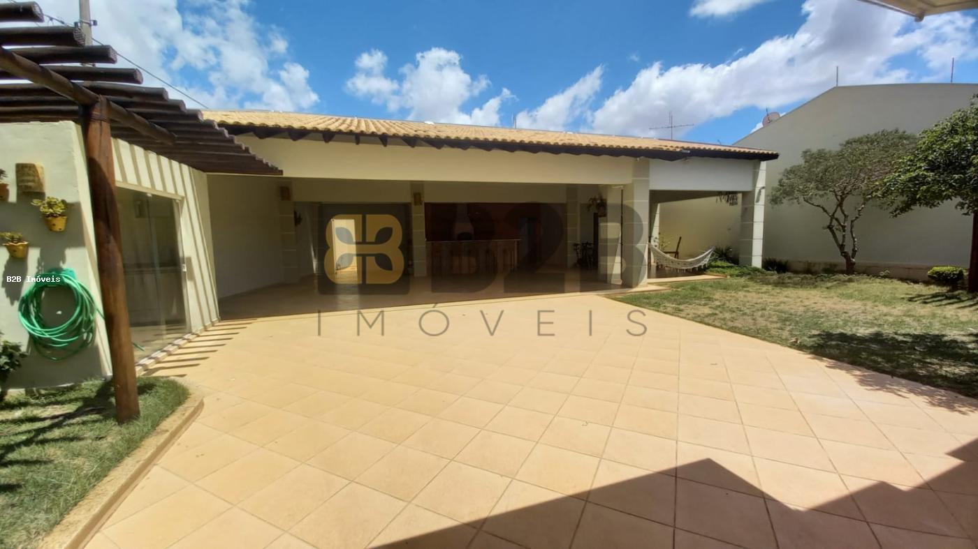 Casa à venda com 3 quartos, 260m² - Foto 4