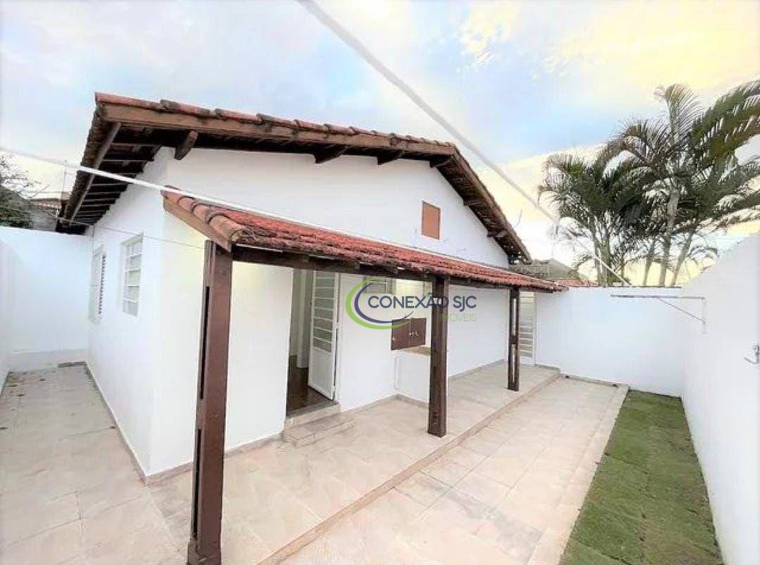 Casa à venda com 2 quartos, 150m² - Foto 1