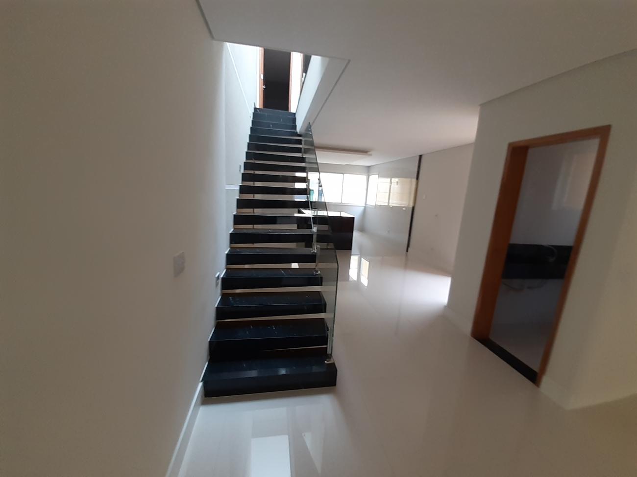 Sobrado à venda com 3 quartos, 220m² - Foto 1