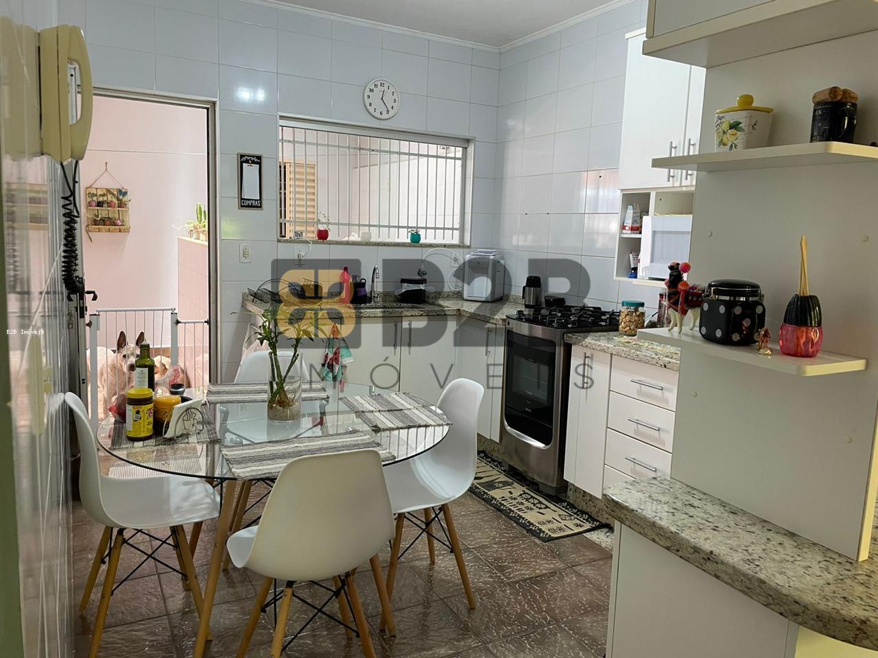 Casa à venda com 3 quartos, 195m² - Foto 11