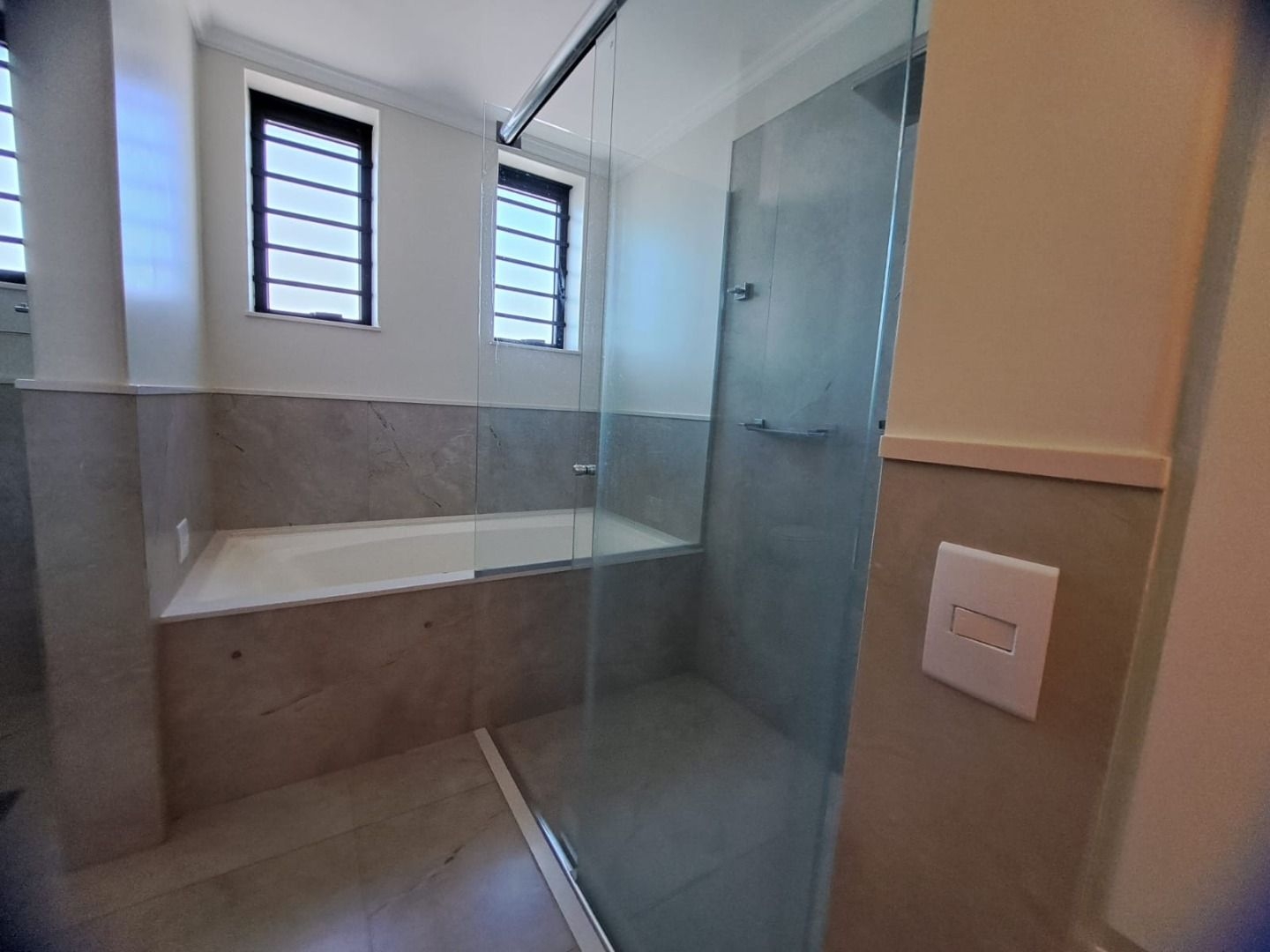 Apartamento para alugar com 4 quartos, 300m² - Foto 17