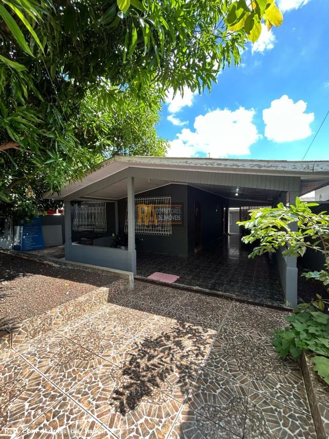 Casa à venda com 3 quartos, 300m² - Foto 1