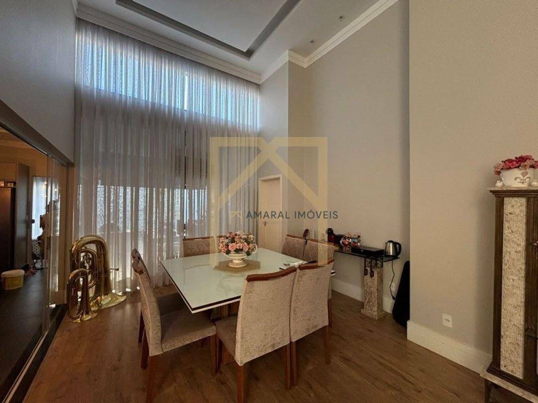 Casa à venda com 3 quartos, 208m² - Foto 4