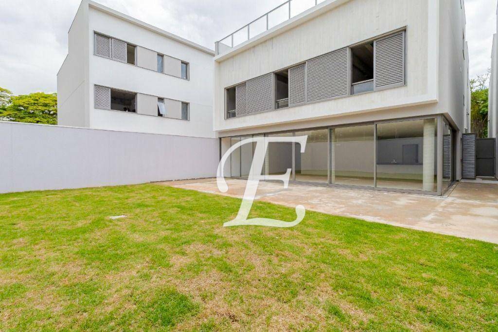 Casa à venda com 4 quartos, 600m² - Foto 2