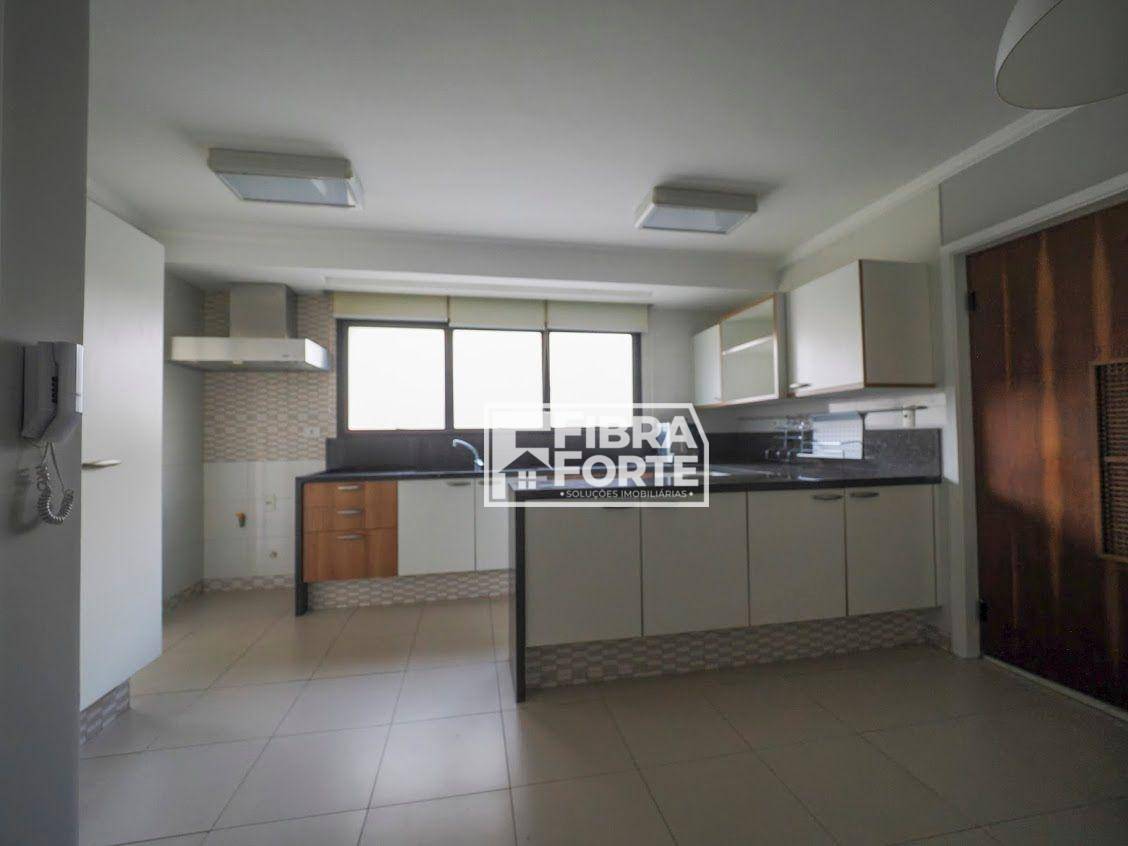 Apartamento à venda com 4 quartos, 226m² - Foto 6